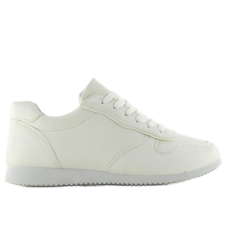 NB135p White sports shoes NB135p White sports shoes