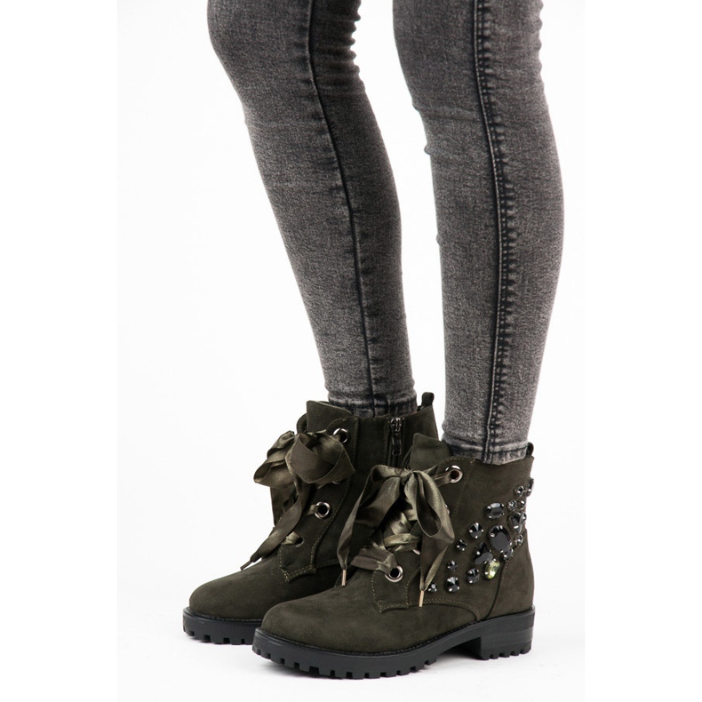 Vices Workers Tied With A Ribbon green