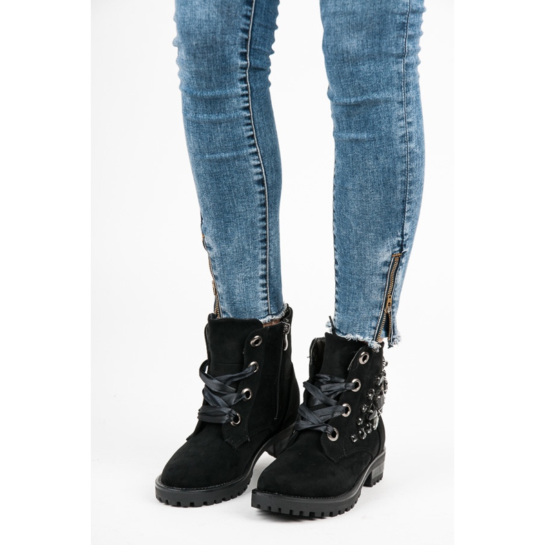 Vices Workers Tied With A Ribbon black