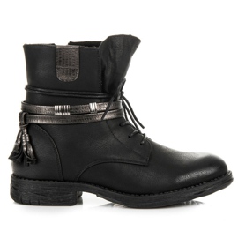 Queentina Black Boots Fastened With A Zipper
