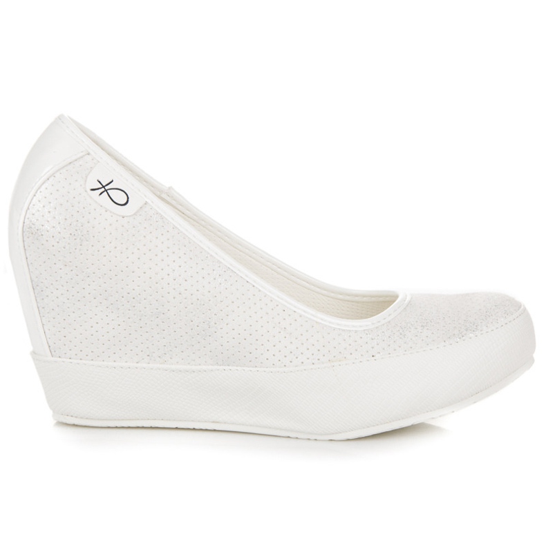 Vices White wedge pumps