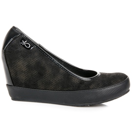 Vices Black wedge pumps