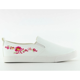 Slipons with delicate white embroidery g1204a White