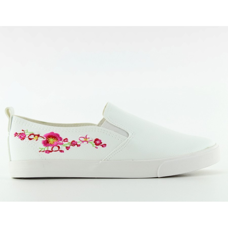 Slipons with delicate white embroidery g1204a White