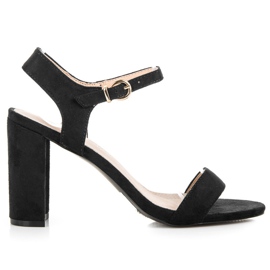Vinceza Black sandals on the post