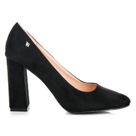 Vices Black pumps on the post
