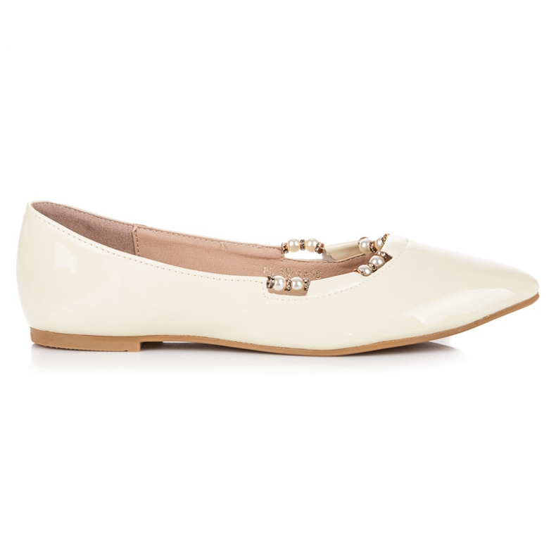 Lacquered ballerinas in pointed vices yellow