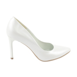Pumps on a pin, white pearl Espinto C-602/134