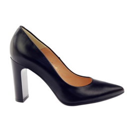Classic pumps on the ESPINTO 689 post black