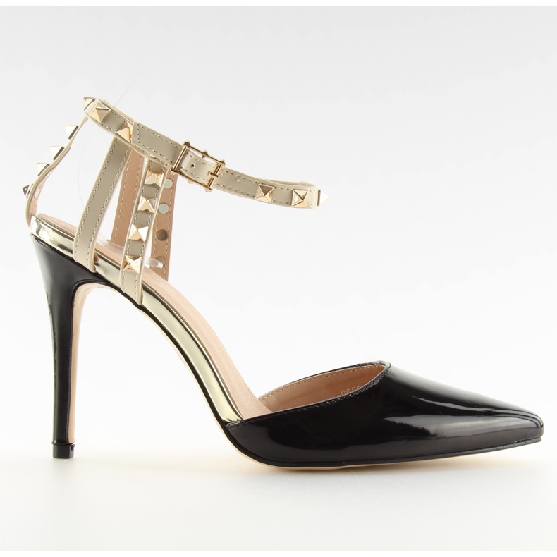 Pumps on a pin with studs black At
