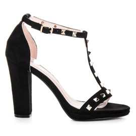 Seastar Black sandals on the post