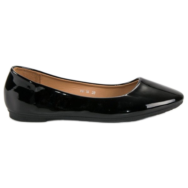 Ch. Creation Black lacquered ballerinas
