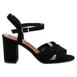 Comfortable sandals on a post black Comfortable sandals on a post black