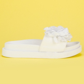 Seastar Flowers women's slippers white