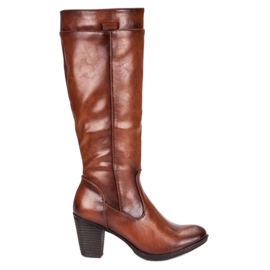 Boots on the vinceza post brown