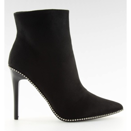 Black ZY153 black boots on a pin