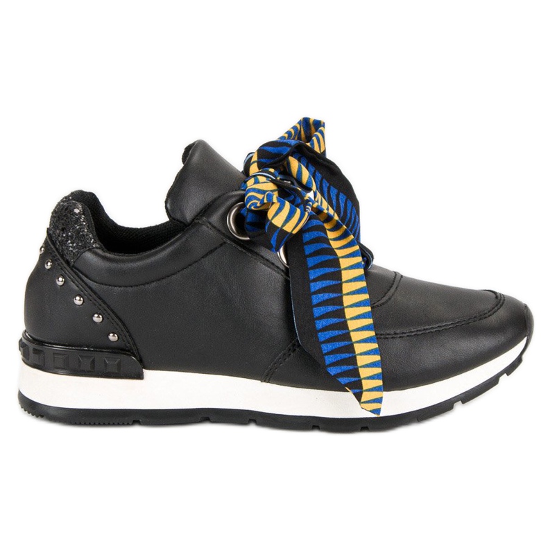 Fashionable tied sneakers black