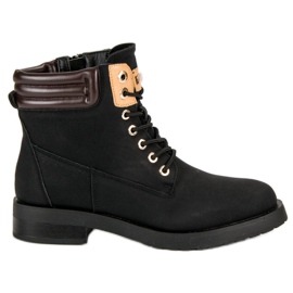 Juliet Black trappers