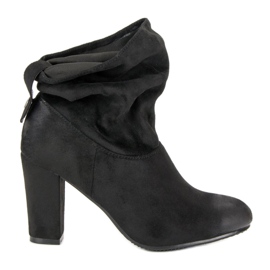 Suede boots on the VINCEZA post black