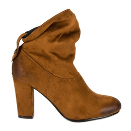 Suede ankle boots on a vinceza post brown