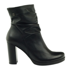 Boots on a post crinkled Arka 7311 black