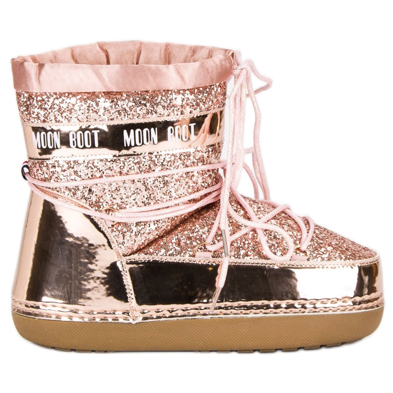 Fashionable pink snow boots