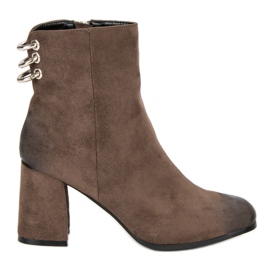 Stylish boots on the VINCEZA post brown