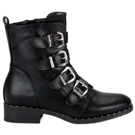 Groto Gogo Rock workers black