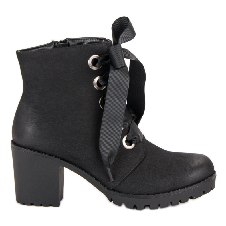 Fashionable black vinceza boots