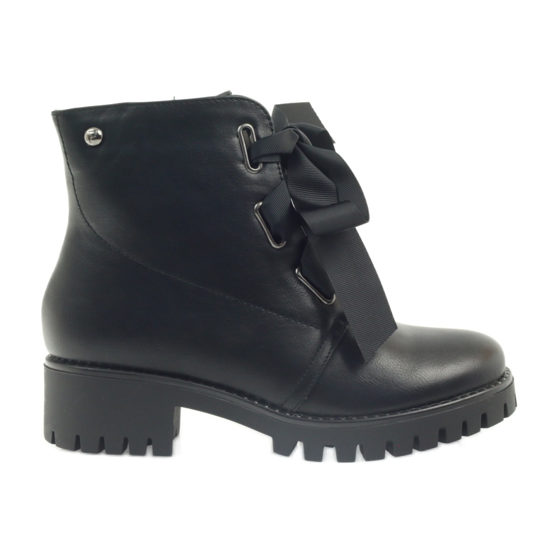 Filippo black tied workers