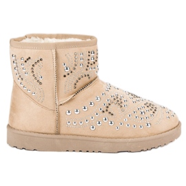 Fashionable beige snow boots