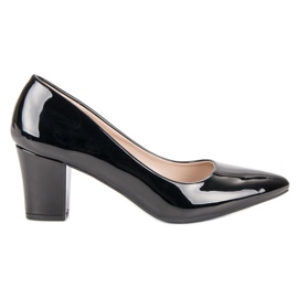 Classic lacquered pumps black