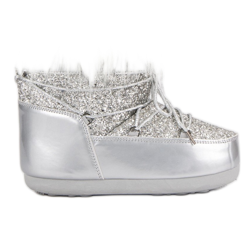 Fashionable snow boots grey