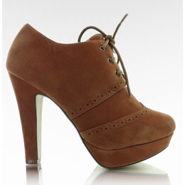 Shoes on the MJ703 camel post brown