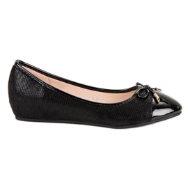 Fashionable ballerinas black