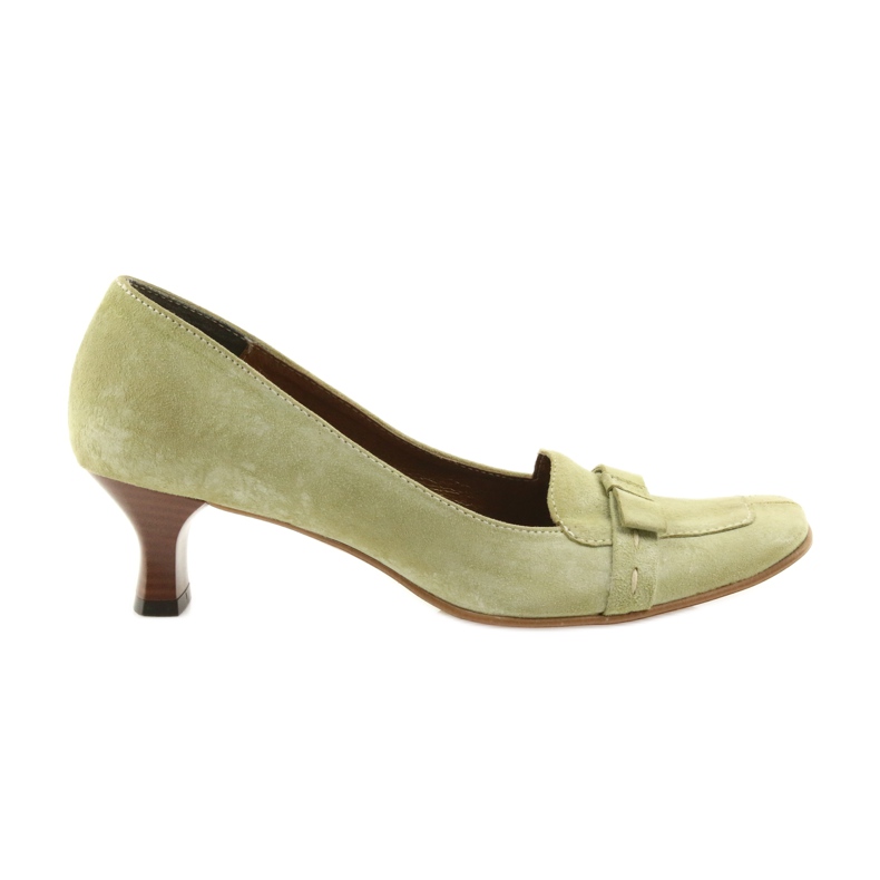 Green pea leather pumps