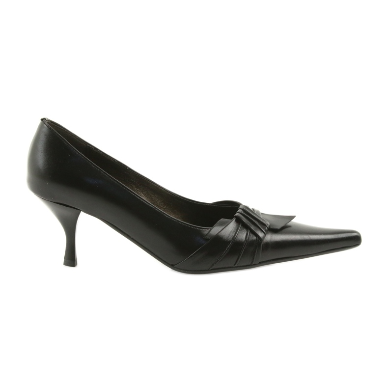 Leather pumps black