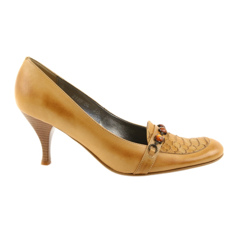 Leather pumps brown