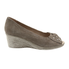Women's pumps on the wedge Caprice 29350 brown