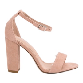 Ch. Creation Pink Sandals On A Bar