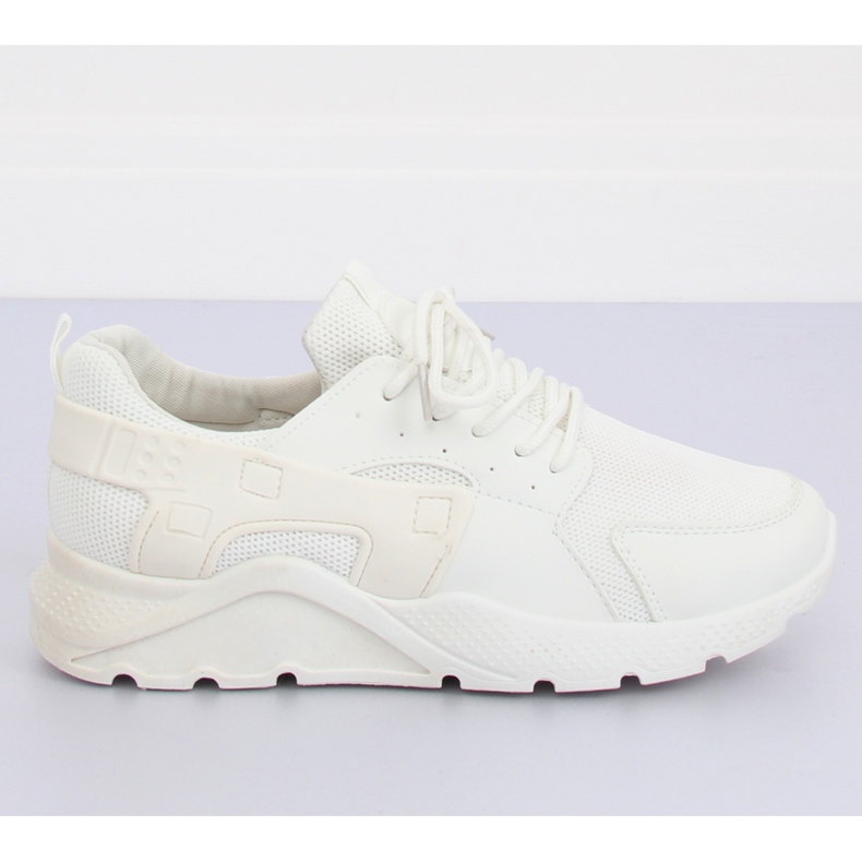 White sports shoes LA18P White II-GAT
