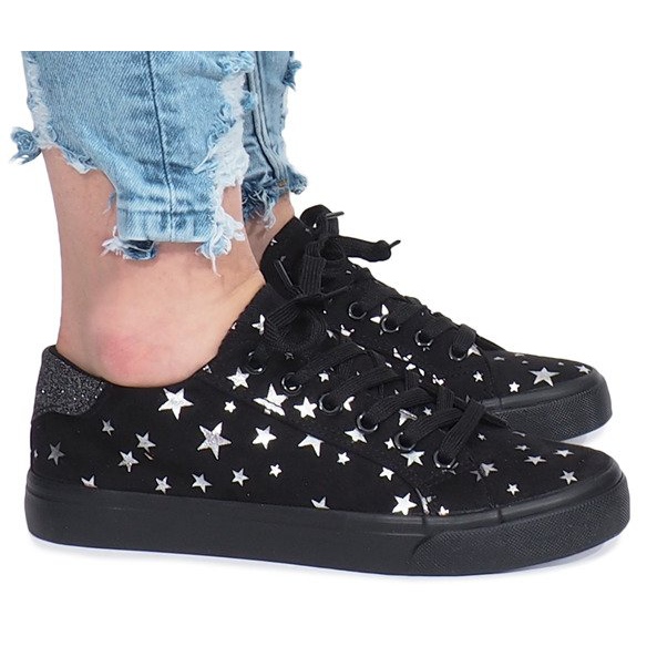 Black sneakers with Brittany stars