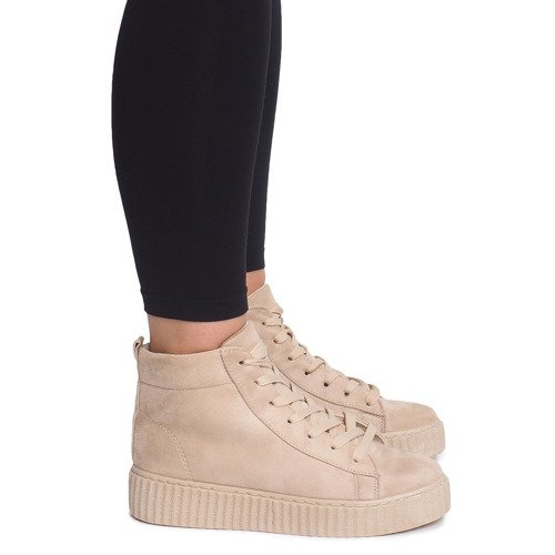 High Creepers Boots On The WQ-001 Beige Platform