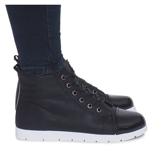 Warm VT-63 Black Sneakers