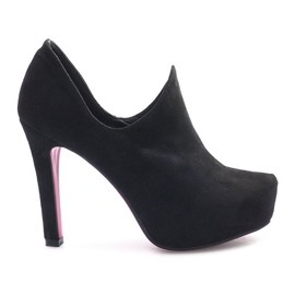 Black ankle boots from Gisèle