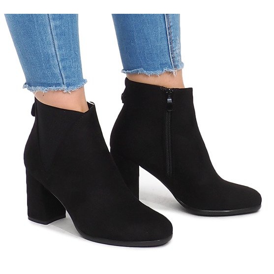 Eraser HQ-8A813-1 Black Boots On A Post