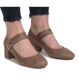 Beige pumps on the Tamara post