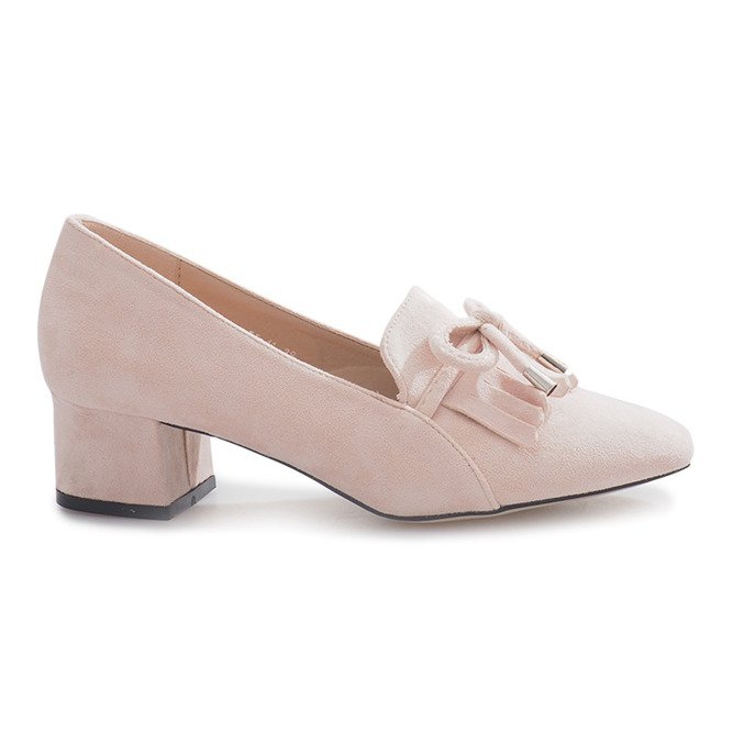 Pink pumps on the Heart Pillar