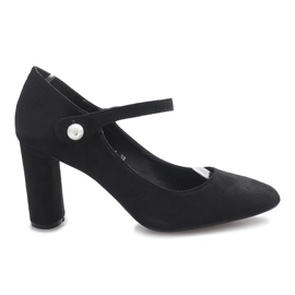 Black pumps on the Milaya post