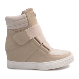 Beige sneakers on the Bahia wedge